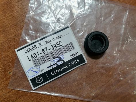 Колпачок поводка, втулки под эмблемы, клапаны удаления воздуха — Mazda ...