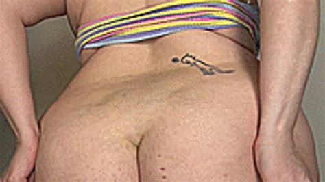 Jiggly Struggling Into Tight Shorts BBW Ginger Leah Aka Ero Hime