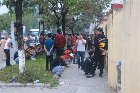 Hàng trăm hot girl giang hồ mạng học sinh đến xem xử Khá Bảnh