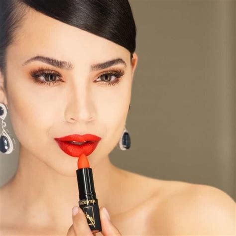 styles  celebrities  red lipstick attractive  gluwee