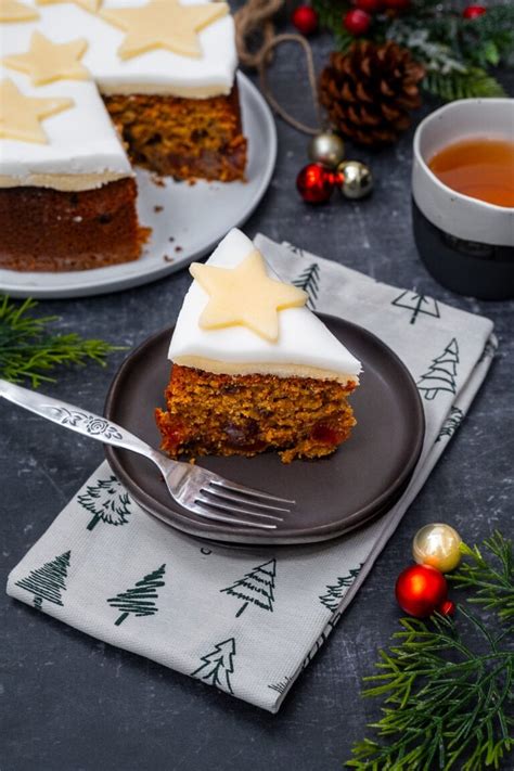 Easy Mincemeat Christmas Cake (The BEST Christmas Cake Hack!) - Easy ...