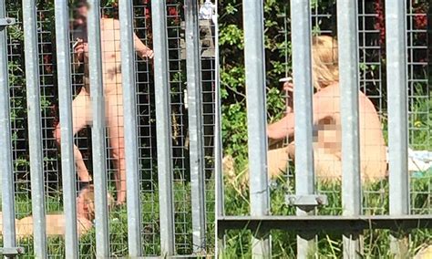 Naked Couple Filmed Having Sex In Broad Daylight In Doncaster Daily Mail Online
