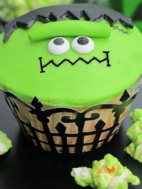 Frankenstein Halloween Cupcakes | Fun Family Crafts