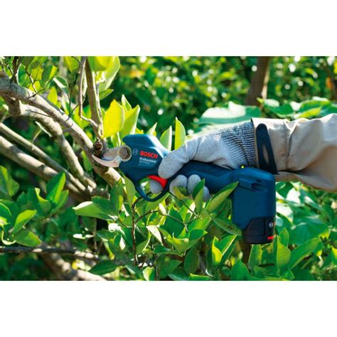 Акумуляторні садові ножиці Bosch Professional Pro Pruner, (без АКБ та ЗП)