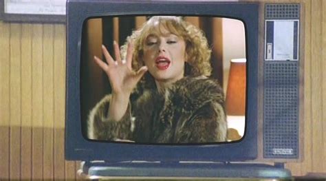 Naked Marcella Petrelli in La moglie in vacanza l amante in città