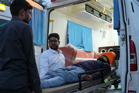 ambulance service  ahmedabad call  goaid