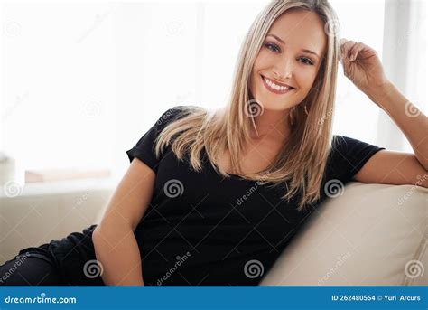 D Tendez Vous Et D Tendez Vous Portrait D Une Jeune Femme Blonde