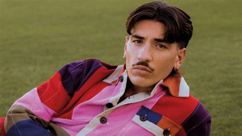 El brutal cambio de look de Bellerín que arrasa en las redes