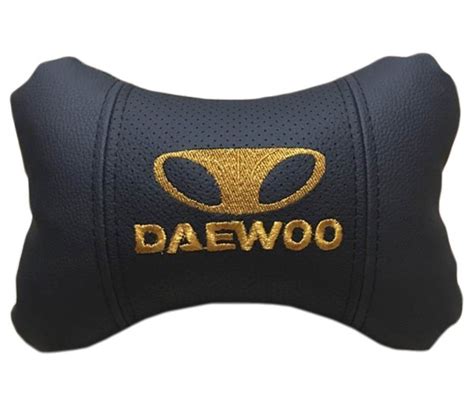 Автомобильная подушка АвтоХоп на подголовник с золотым логотипом Daewoo ...