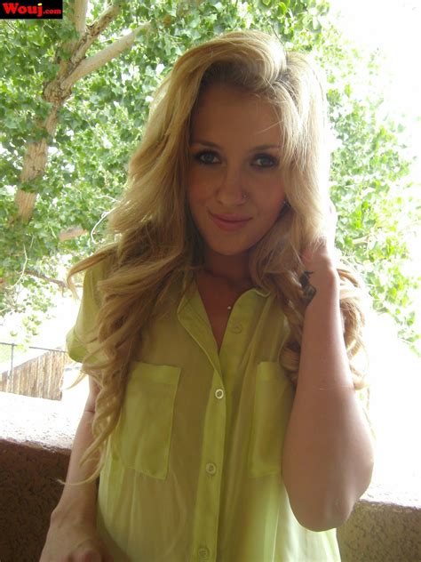 Gorgeous Hottie Teasing With Her Nice Ass While Posing Outdoors 15 Photos