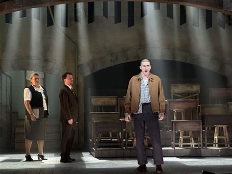 Photos Descubre La Escenograf A De Los Chicos Del Coro En El Teatro La Latina