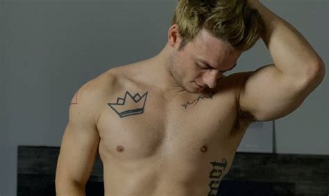 Watch YouTuber AbsolutelyBlake Responds To Nude Photo Leak NSFW Queerks