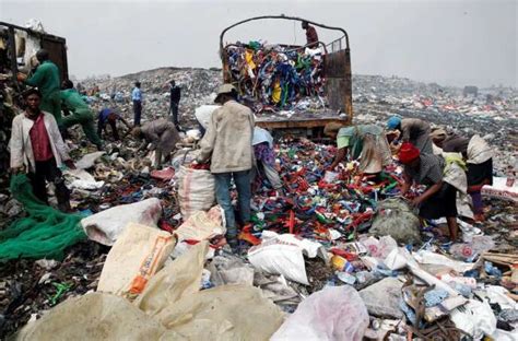 Au Kenya Dans Lenfer De La D Charge Ciel Ouvert De Dandora