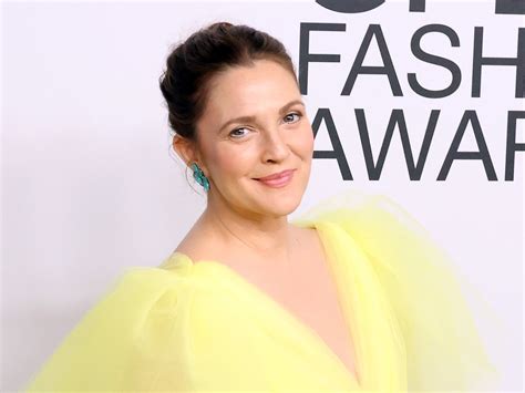 Drew Barrymore Says It S Liberating To Walk Around Naked When Home Alone