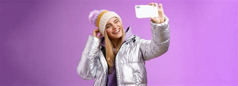 Joyeuse Insouciante Charmante Fille Blonde S Amusant Veux Poster Des Photos De Vacances En