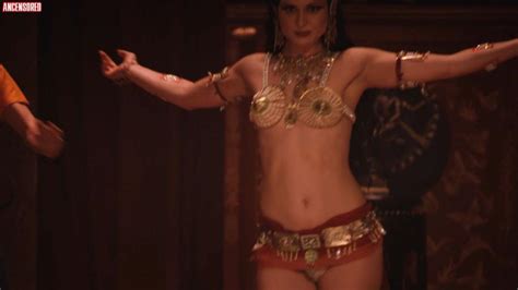 Naked Emilie Biason In Santos Dumont