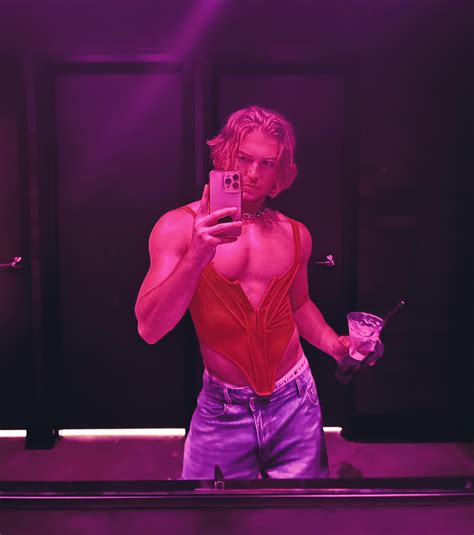 Kegan On Twitter One Gay Water Pls Https T Co QoaxEkO MW Twitter