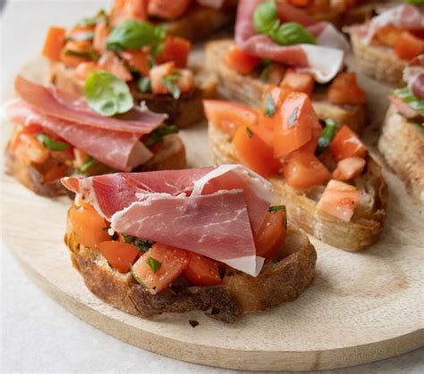 Bruschetta med tomat og serranoskinke Tapasidé Mummum dk