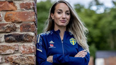 Asllani Blir Historisk F Rsta Kvinnan Som F R Guldfoten P Kalmar