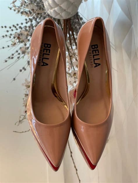 Scarpin Verniz Nude Solado Vermelho Salto 11 Cm