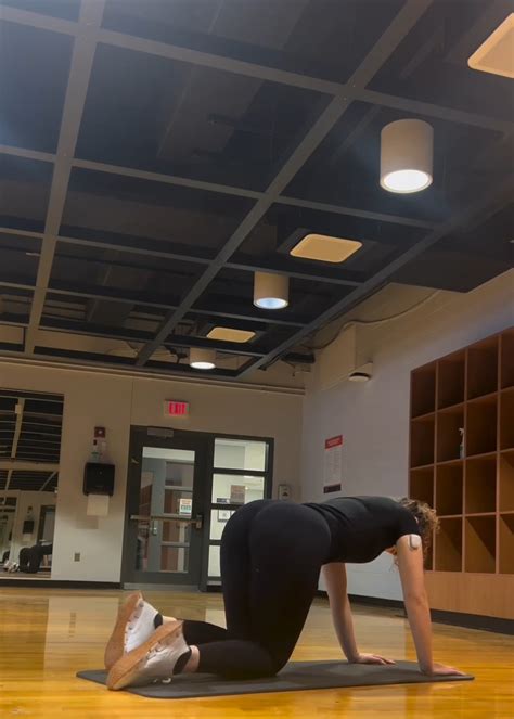 Non Oc Beauty Ass In Black Leggings Spandex Leggings Yoga Pants Forum