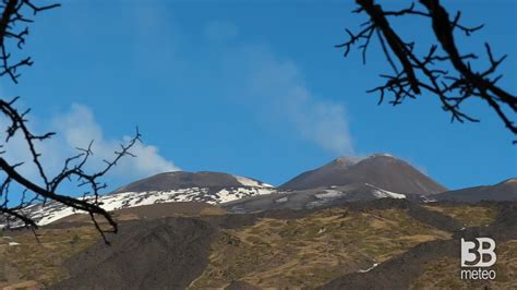 Cronaca Diretta Etna Boati E Fumo Da Crateri Tremore Vulcanico In