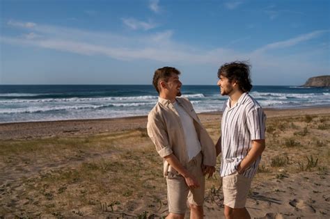 Free Photo Side View Gay Couple At The Beach