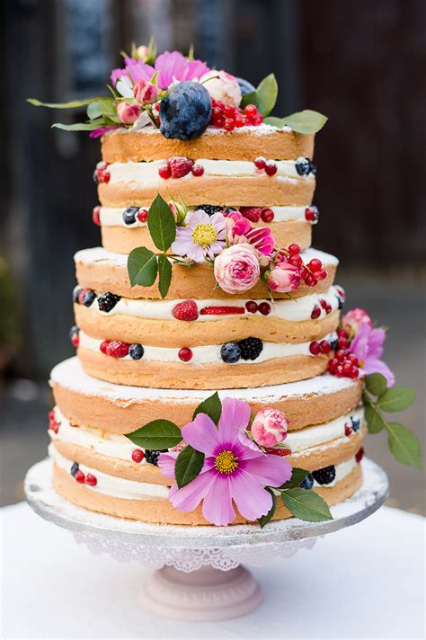 Schöne naked cakes für Hochzeit