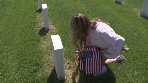 Students place flags at Fort Logan National Cemetery – FOX31 Denver