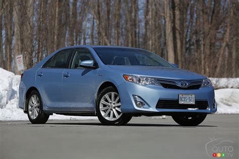 2014 Toyota Camry hybrid review | Car Reviews | Auto123