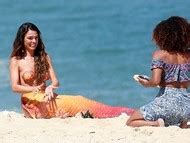 Naked Isis Valverde in A Força do Querer