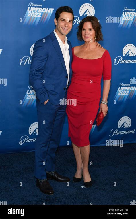 Skylar Astin And Marcia Gay Harden Stock Photo Alamy