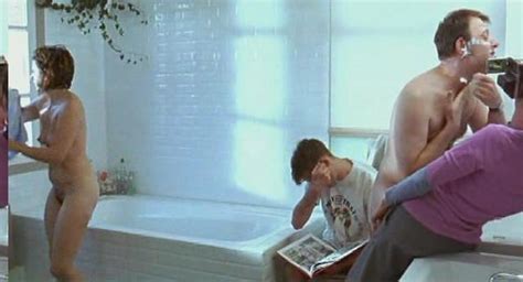 Naked Marina Rodriguez Tomé in Du poil sous les roses