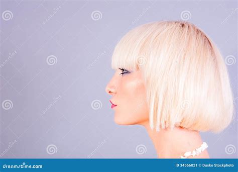 Portrait De Jeune Femme Blonde Image Stock Image Du Soin Peau