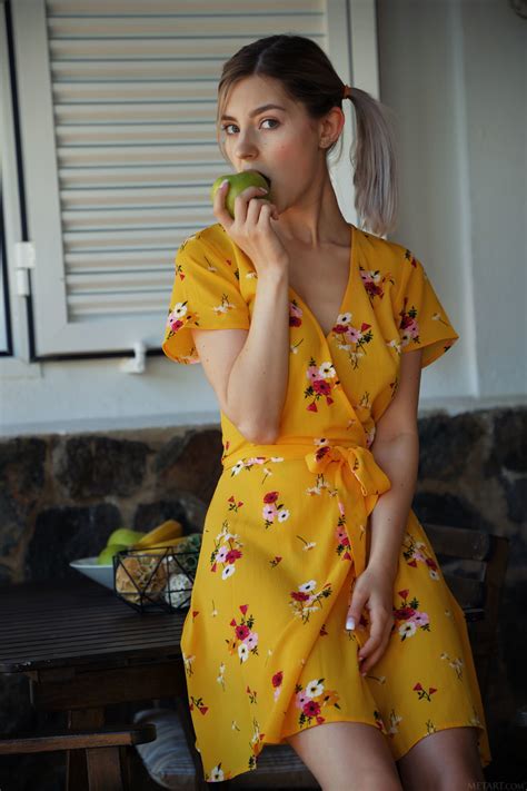 Alluring Babe Eva Elfie Shows Off Her Beautiful Big Tits Her Shaved Pussy CoedCherry