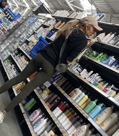 Skinny Blonde Milf With AMAZING Cleavage Video Boobs Forum