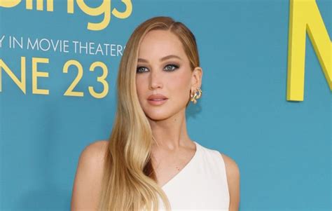 Jennifer Lawrence Says She Violently Threw Up After Hot Ones Interview