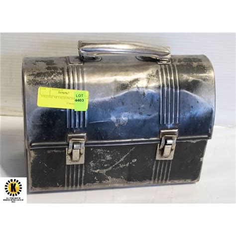 VINTAGE METAL LUNCH BOX