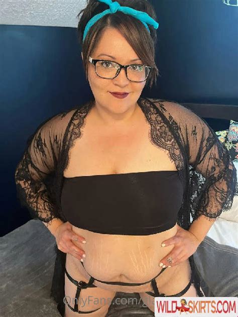 Glasses And Asses Nude Leaked Photos And Videos WildSkirts