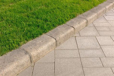 Читайте о Поребрик тротуарный что это такое