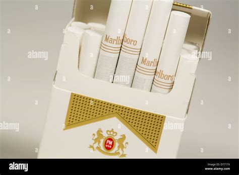 Marlboro Cigarette Pack Hi Res Stock Photography And Images Alamy