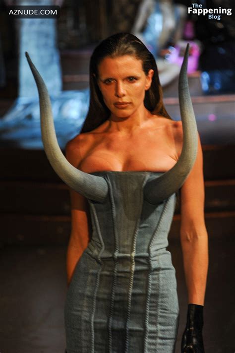 Julia Fox Sexy Flaunts Her Hot Boobs At The Luis De Javier Fashion Show In New York AZNude