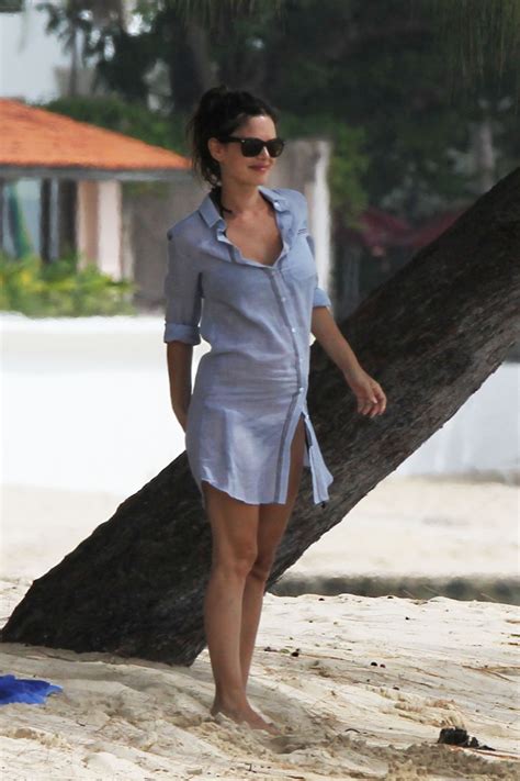 Rachel Bilson dans son bikini à la plage septembre