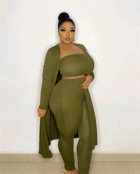 Winnie Leon Is One Curvy Babe That Knows How To Style Her Curves