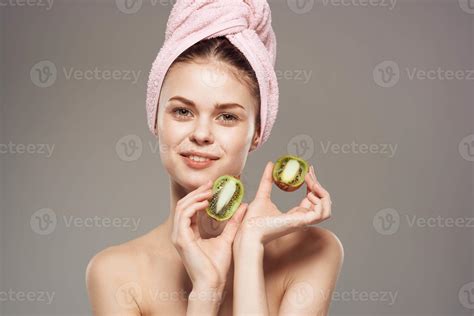 Pretty Woman Naked Shoulders Spa Treatments Clear Kiwi Skin In Hands 22637770 Stock Photo At