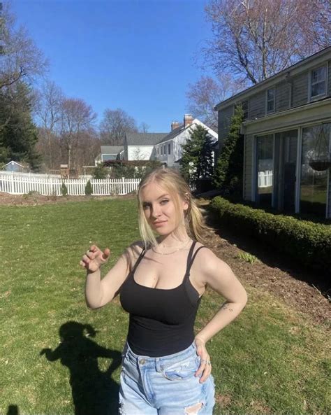 Tank Top Nudes Blondes NUDE PICS ORG