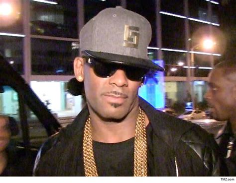 R Kelly S Chicago Recording Studio And Alleged Sex Cult Den Visited By Cops Tmz