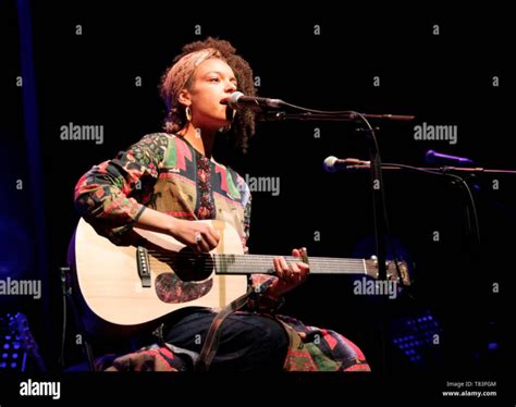 Hot Sexy Kizzy Crawford Bikini Pics