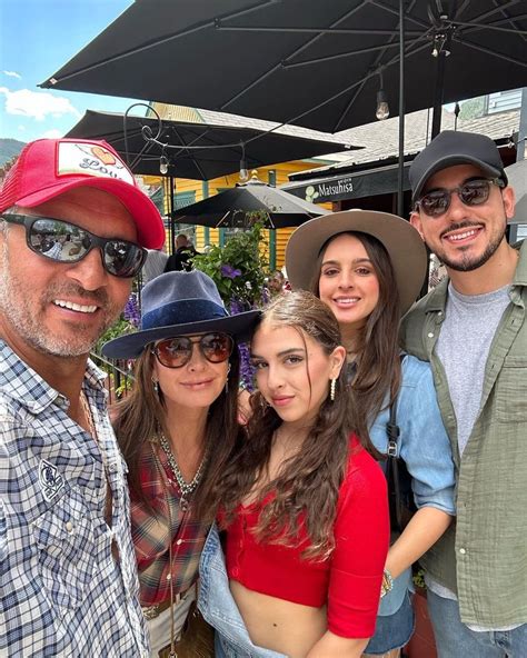 Kyle Richards Mauricio Umansky Put On A United Front As They Enjoy