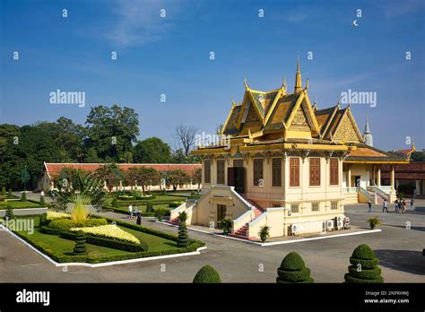 throne hall   royal palace phnom penh cambodia stock photo alamy